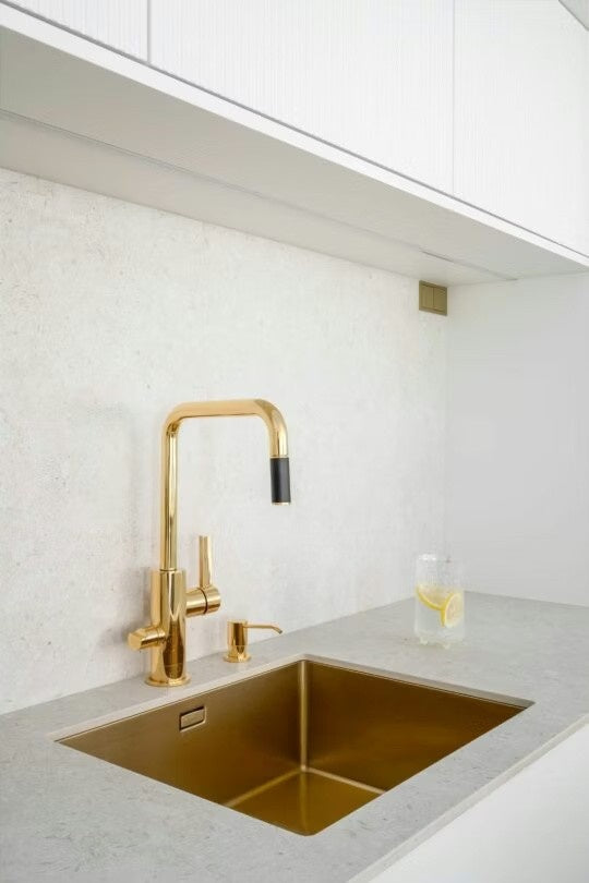 Nebbia ceramic countertop - creamy white Dekton surface with taupe tones - view 3
