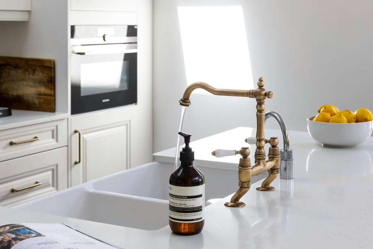 Ariel quartz countertop - misty pale white with diffused veining Silestone surface - view 2