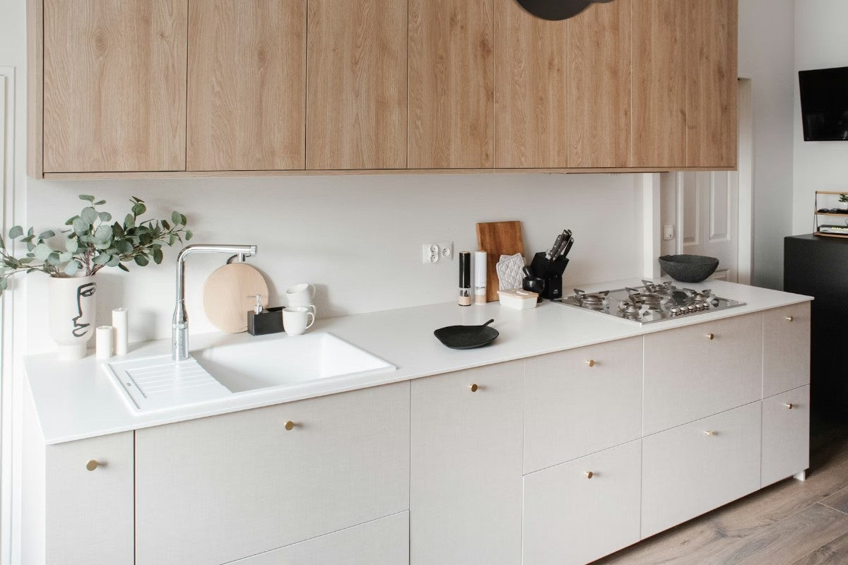 Blanco Maple quartz countertop - mottled minimalist white Silestone surface - view 3