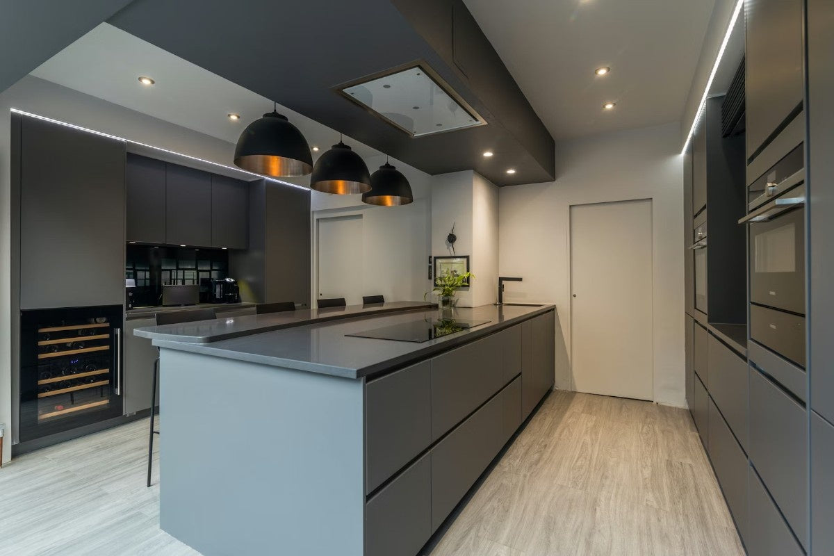 Marengo quartz countertop - dark muted grey Silestone surface - view 3