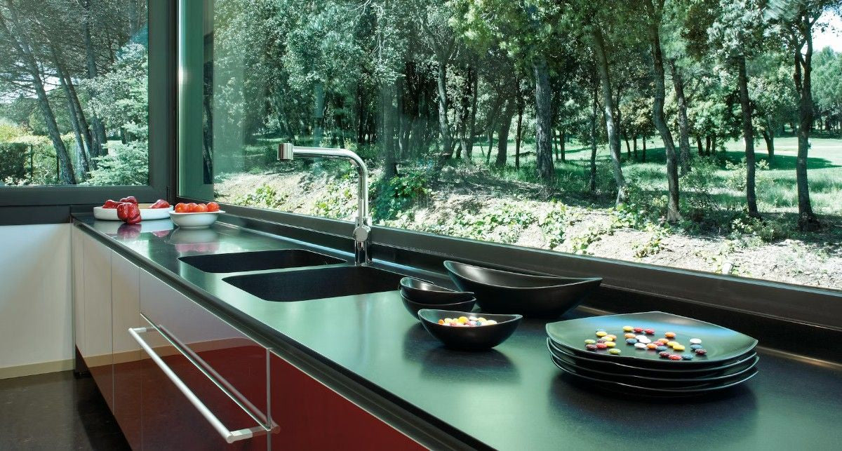 Night Tebas18 quartz countertop - pure black Silestone surface - view 3