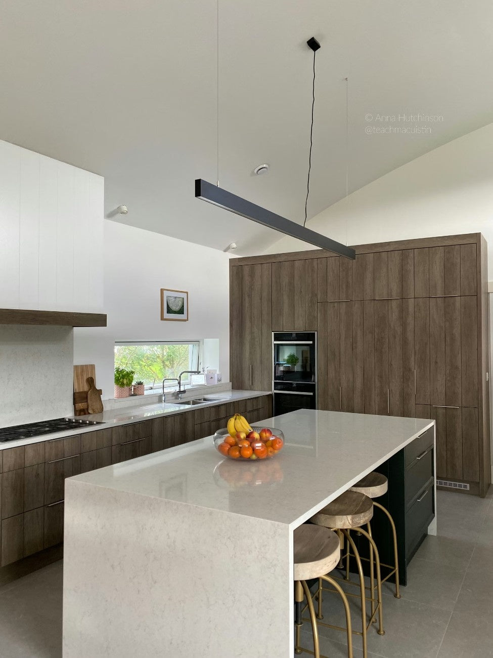 Snowy Ibiza quartz countertop - white, light-grey veined Silestone Outlet surface - view 3