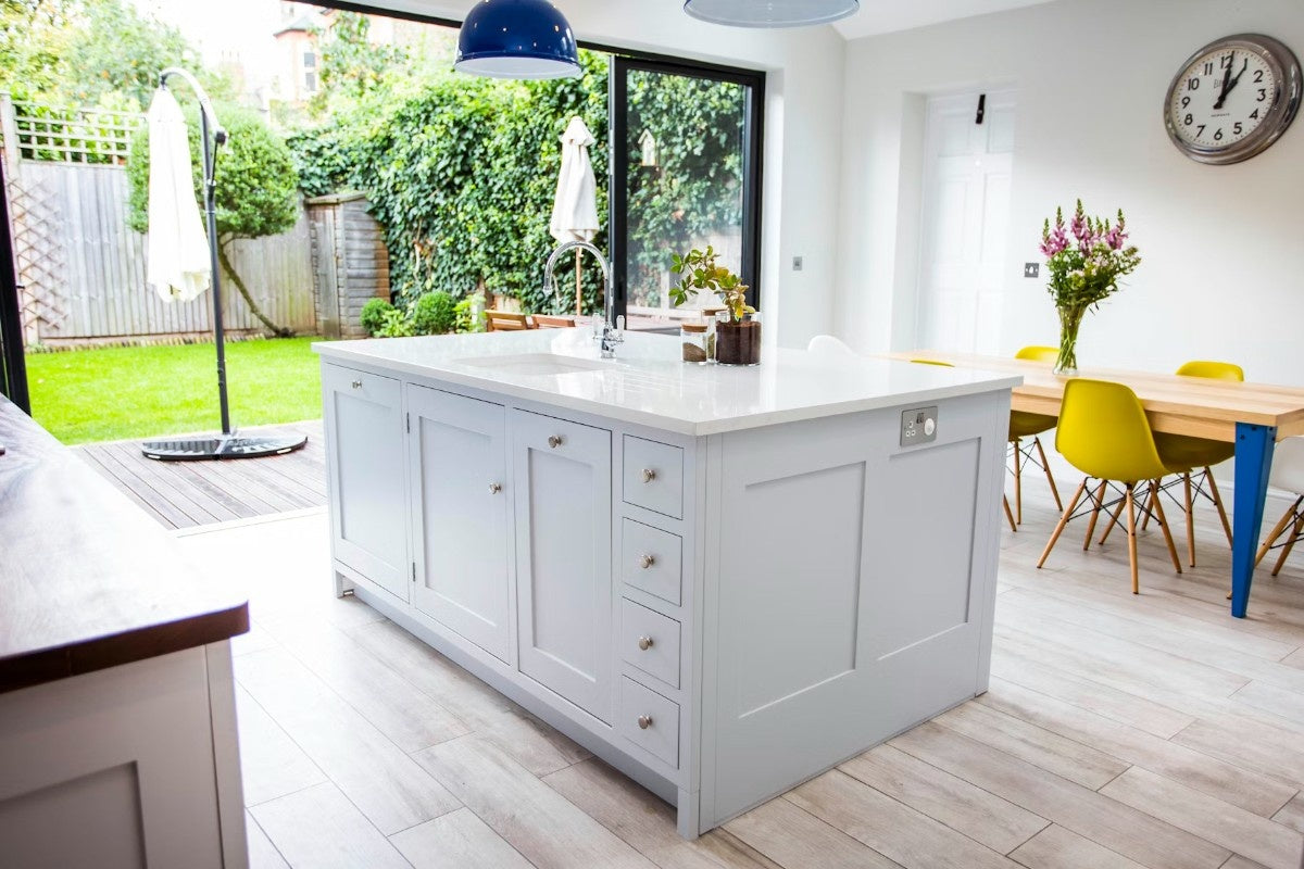 Yukon quartz countertop - even-toned Silestone surface - view 3